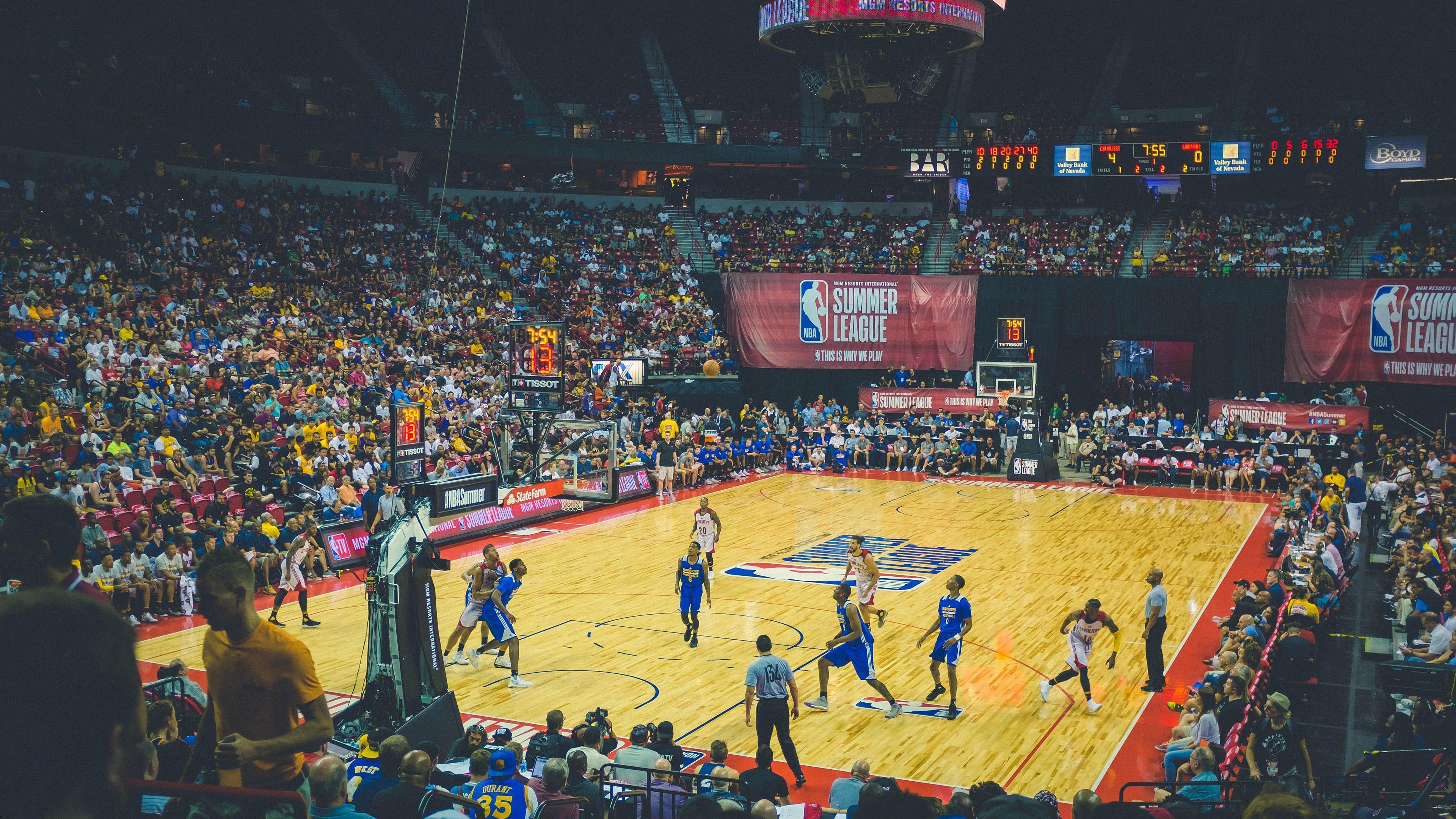 NBA总决赛激战正酣 勇士队逆转取胜夺赛点_江南体育网站