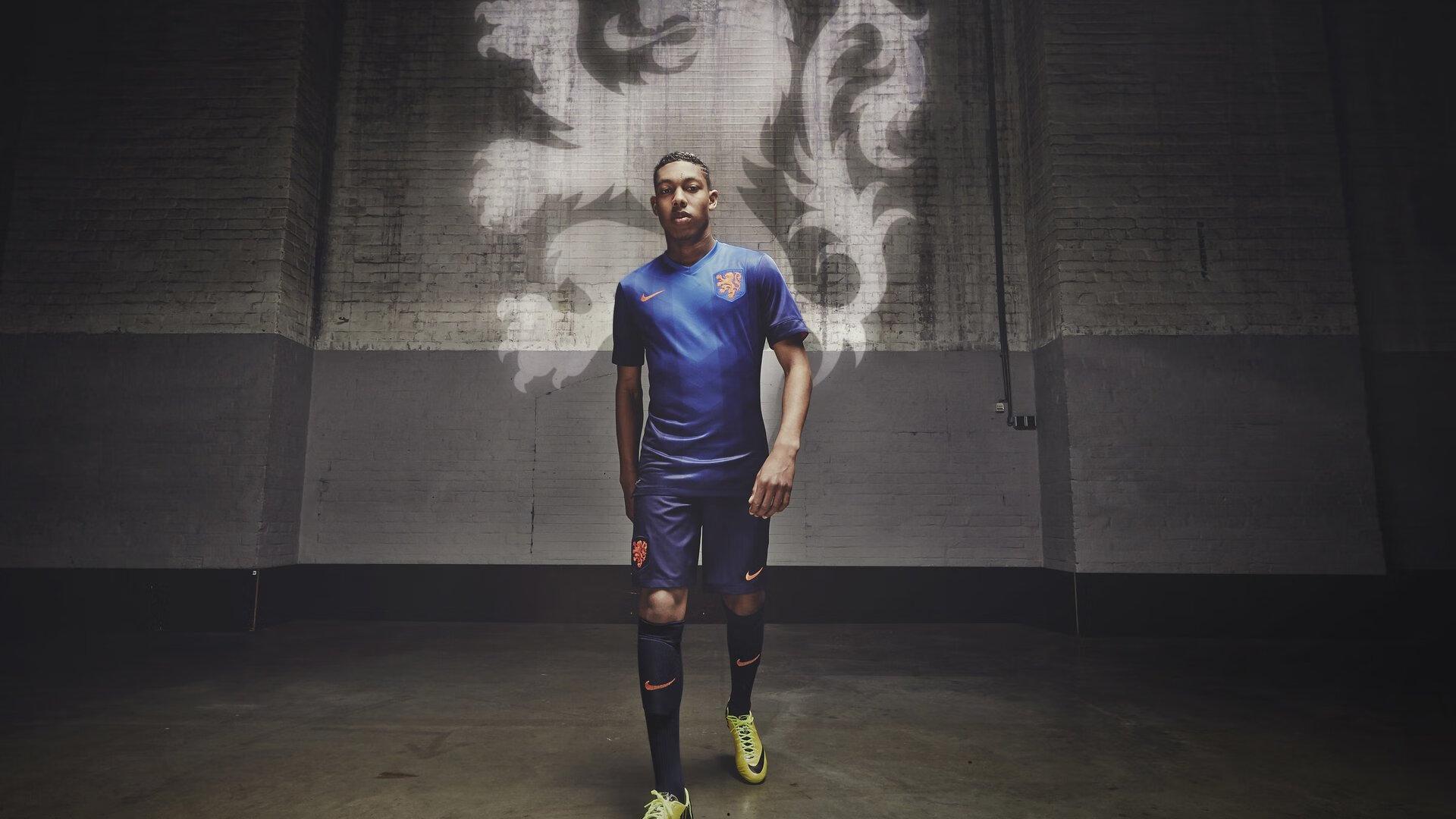 江南体育网站-转会市场风云再起，豪门争夺战与新兴势力的崛起