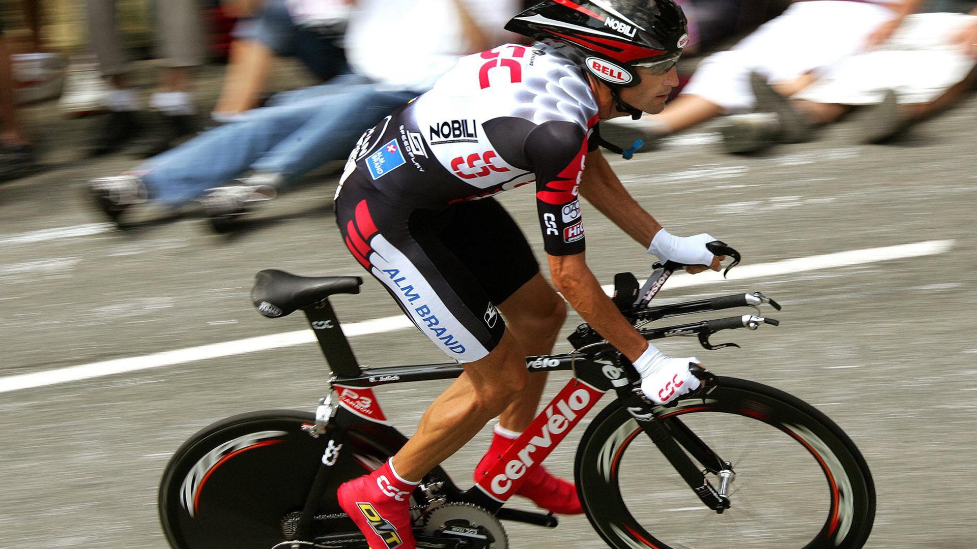 法甲联赛激战正酣,巴黎圣日耳曼领跑积分榜