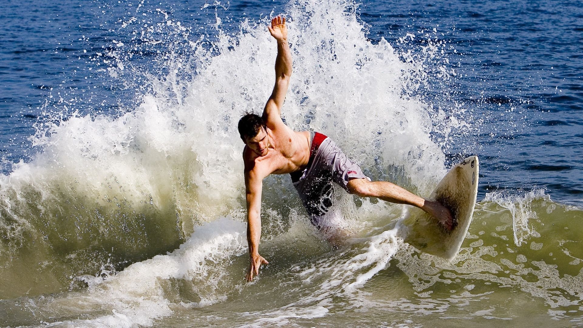 江南体育app下载-禁赛风波席卷体坛，明星选手遭重罚，职业生涯面临转折